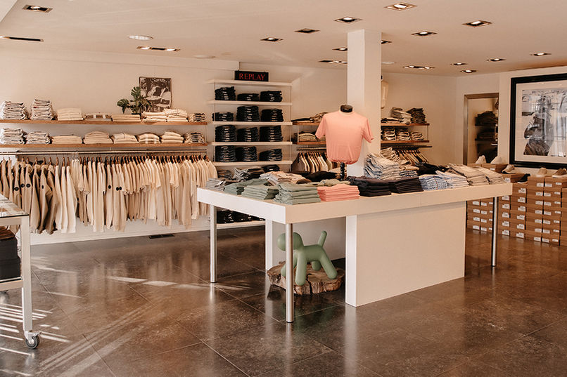 Van der Weerden, herenmode, damesmode en schoenmode in Someren.