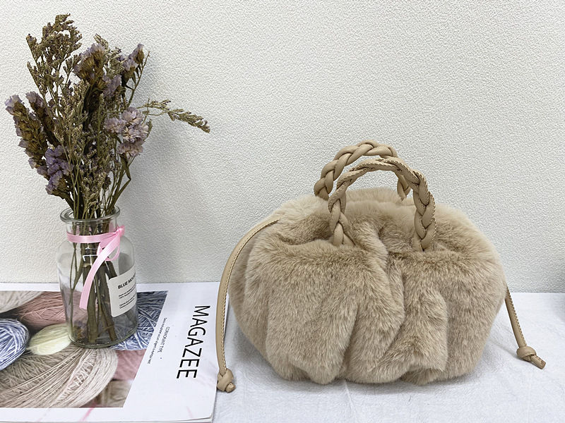 Miniatura: Leather Mink Fur Pleated Cloud Bag