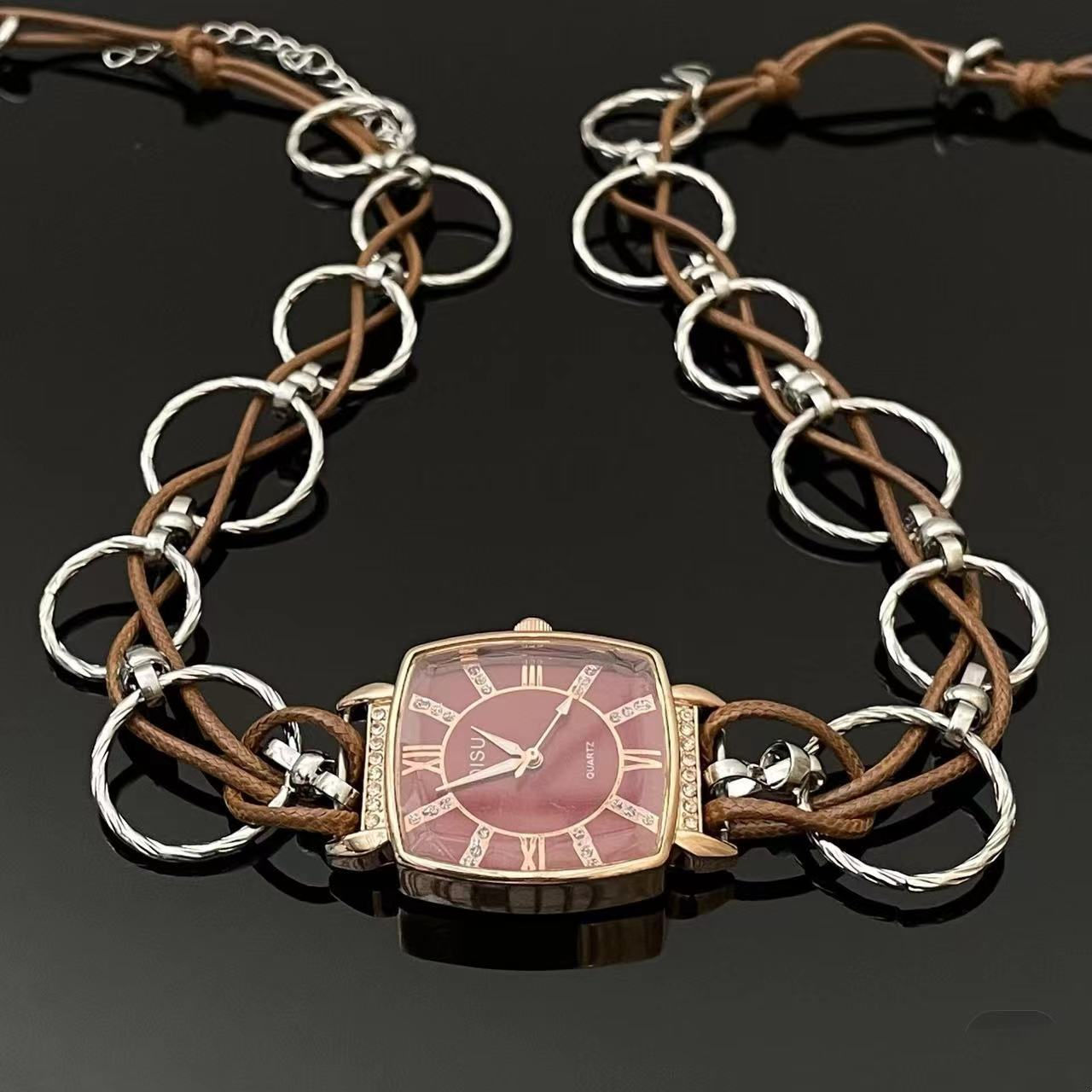 High-grade Pointer Dial Clavicle Chain Female
