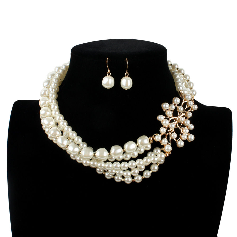 Exaggerated Retro Imitation Pearl Branch Clavicle Necklace