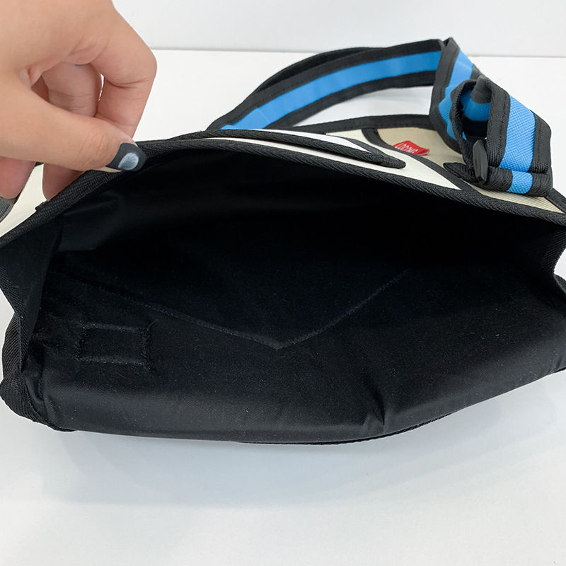 Miniatura: Two-dimensional cute one-shoulder messenger bag