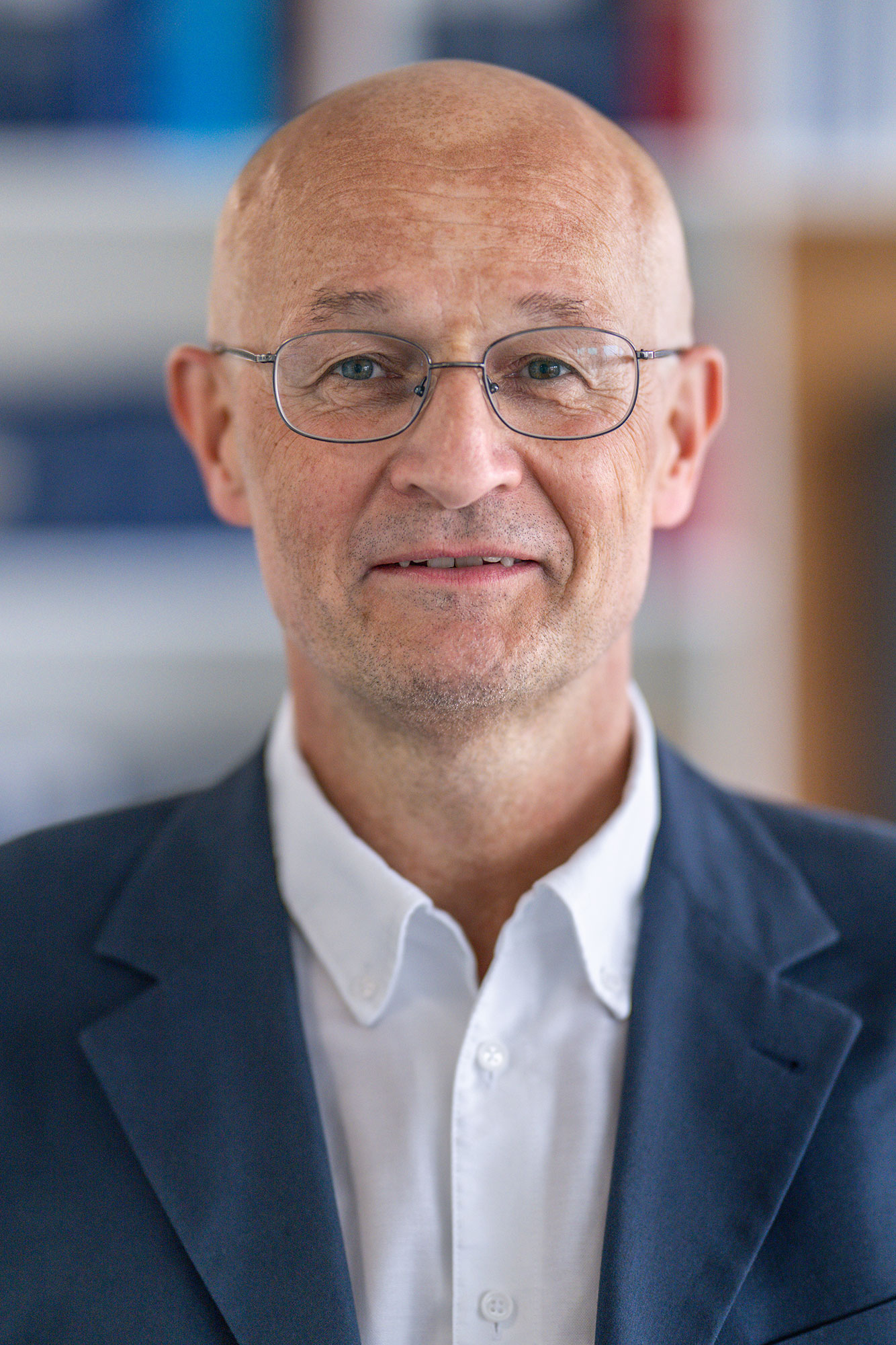 Mag. Dr. Andreas Thomasser, befasst sich seit Jahrzehnten mit dem Themenbereich „Wie gehen Menschen mit Menschen um?“