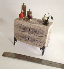 Parfum et meuble en papier