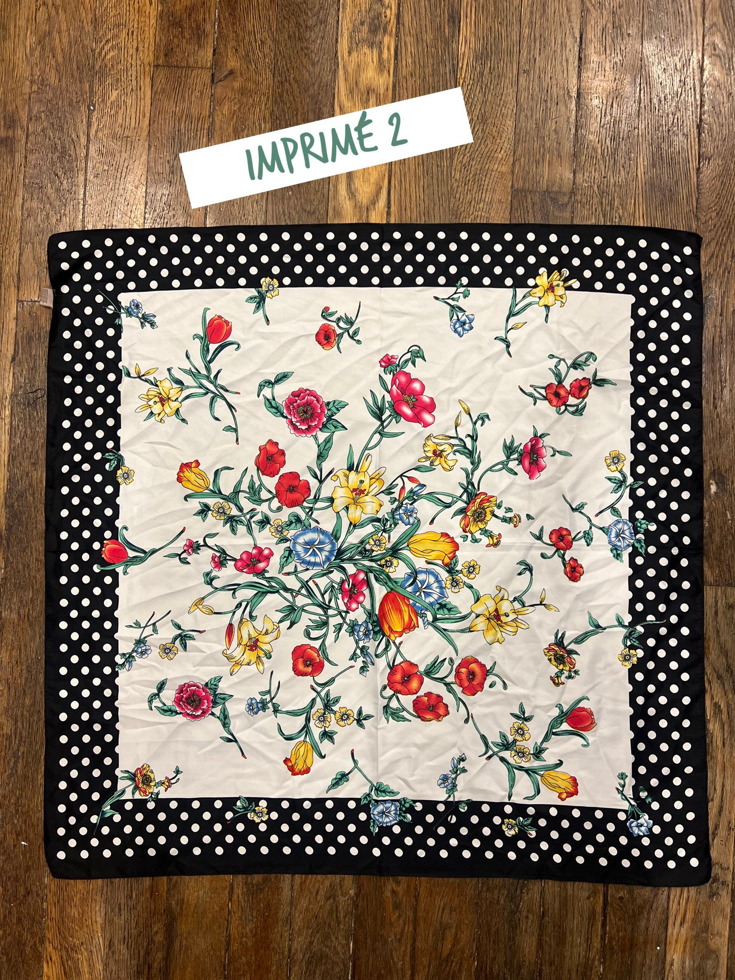 Carré, imprimé fleurs