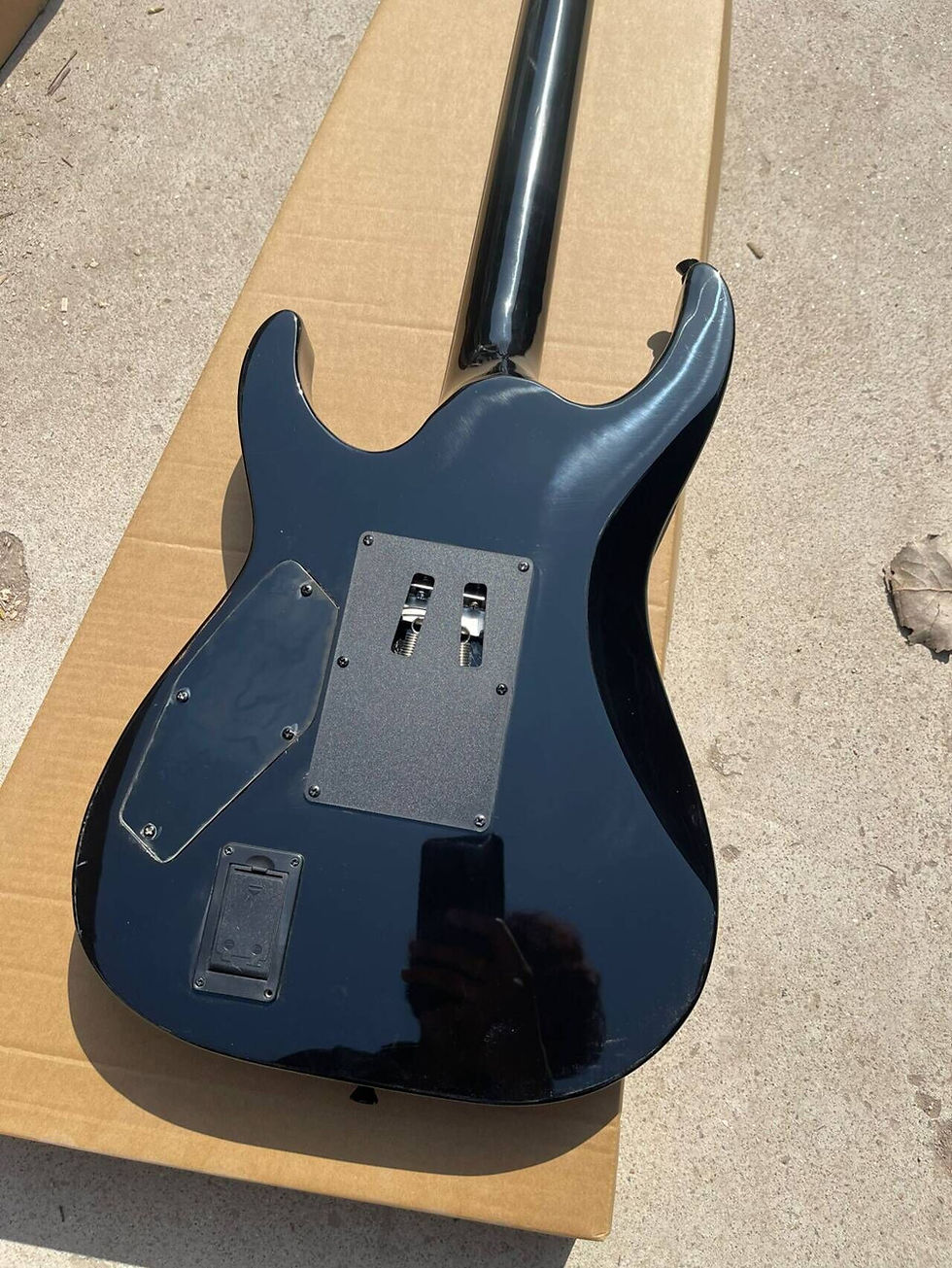 Thumbnail: 6 Strings Electric Guitar with Black Hardware,Rosewood Fretboard,Provide customi