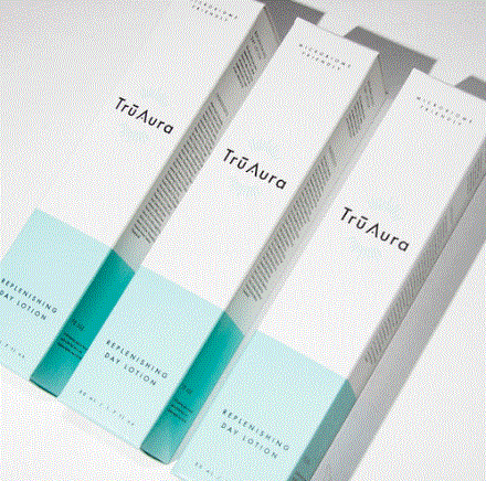 This ultra-soothing day lotion replenishes the skin’s optimal hydration, helps restore firmness and elasticity and provides skin brightening benefits to impart an even, radiant skin tone.