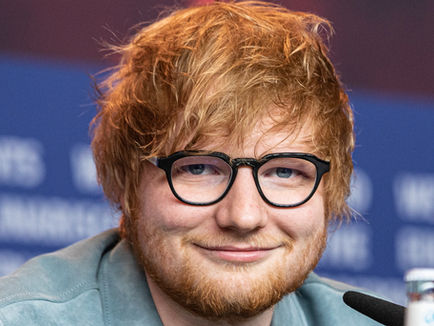 Ag freagairt ceisteanna céannachta