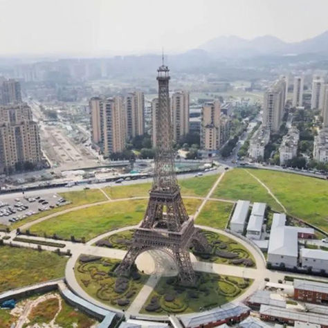 La Torre Eiffel de China en Tianducheng: una réplica que simboliza la ambición urbana del siglo XXI