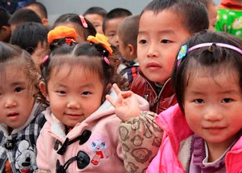 China entregará bono anual de hasta 500 dólares a familias con hijos que tengan menos de tres años