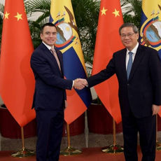 El primer ministro chino y presidente ecuatoriano se reúnen en Beijing