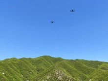 Drones gigantes aceleran la construcción de líneas eléctricas en las montañas de China
