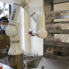 Hangzhou Inicia operaciones de prueba primer restaurante robotizado con IA de china