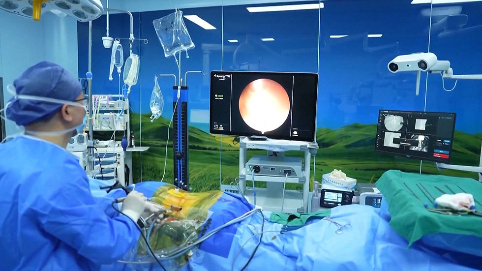 Shanghai realiza histórica cirugía de columna asistida por robot y abre una nueva era en la medicina