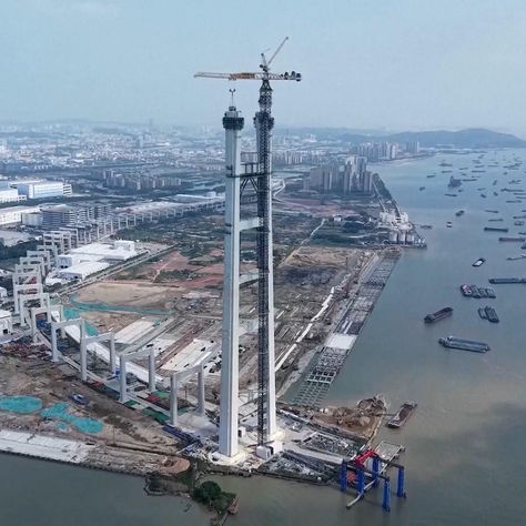 Record mundial: China finaliza la instalación de las torres del puente colgante de dos niveles más alto del planeta