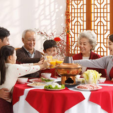 A tres días del Año Nuevo Chino se intensifican los encuentros familiares anticipados