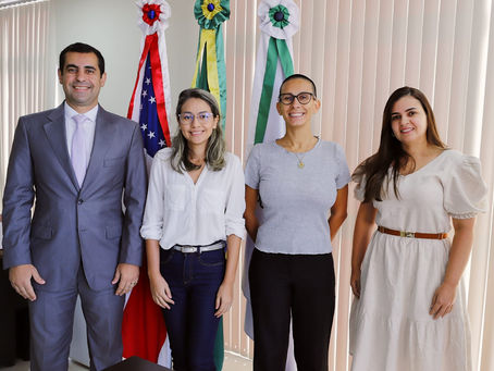 Defensor geral dá posse a servidora aprovada em concurso público
