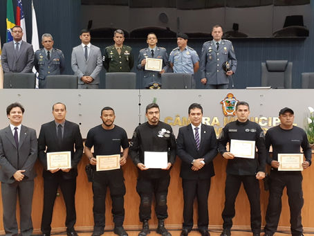 Defensor participa de homenagem a policiais civis e militares na Câmara Municipal