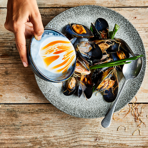 Steamed mussels with a Thai lemongrass, garlic and chilli broth
