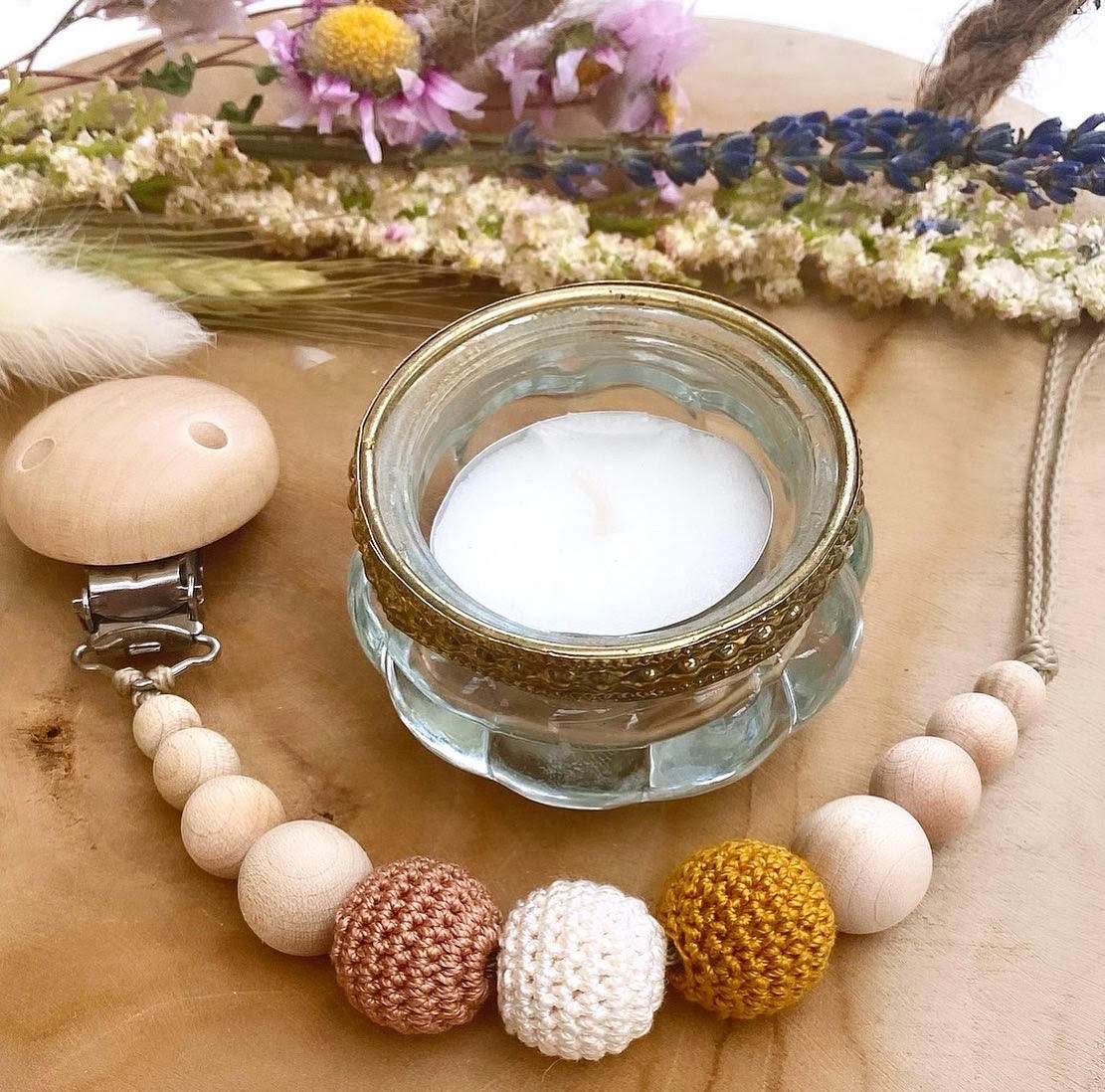 Attache tétine ou doudou non personnalisée, trio de perles en crochet