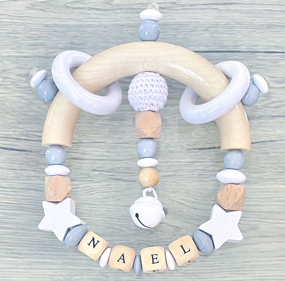 Hochet d'Eveil Personnalisé gris blanc bois