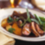 Magret de pato con nabos y verduritas glaseadas