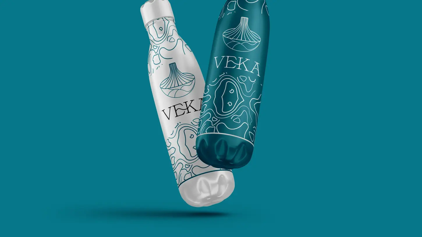 Botella reutilizable con identidad visual de VEKA