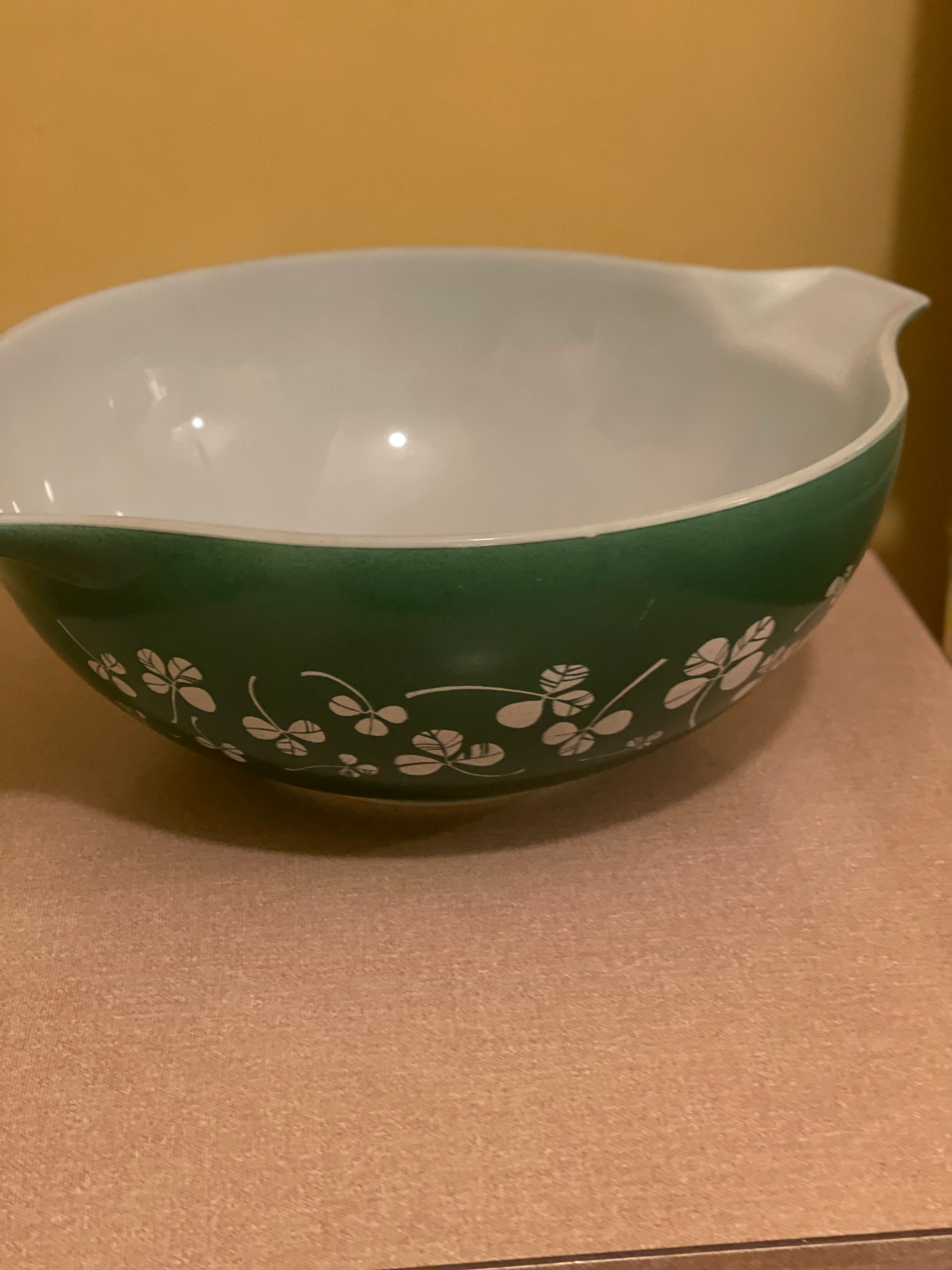 Vintage Pyrex Mixing bowl ( Cinderella ) 