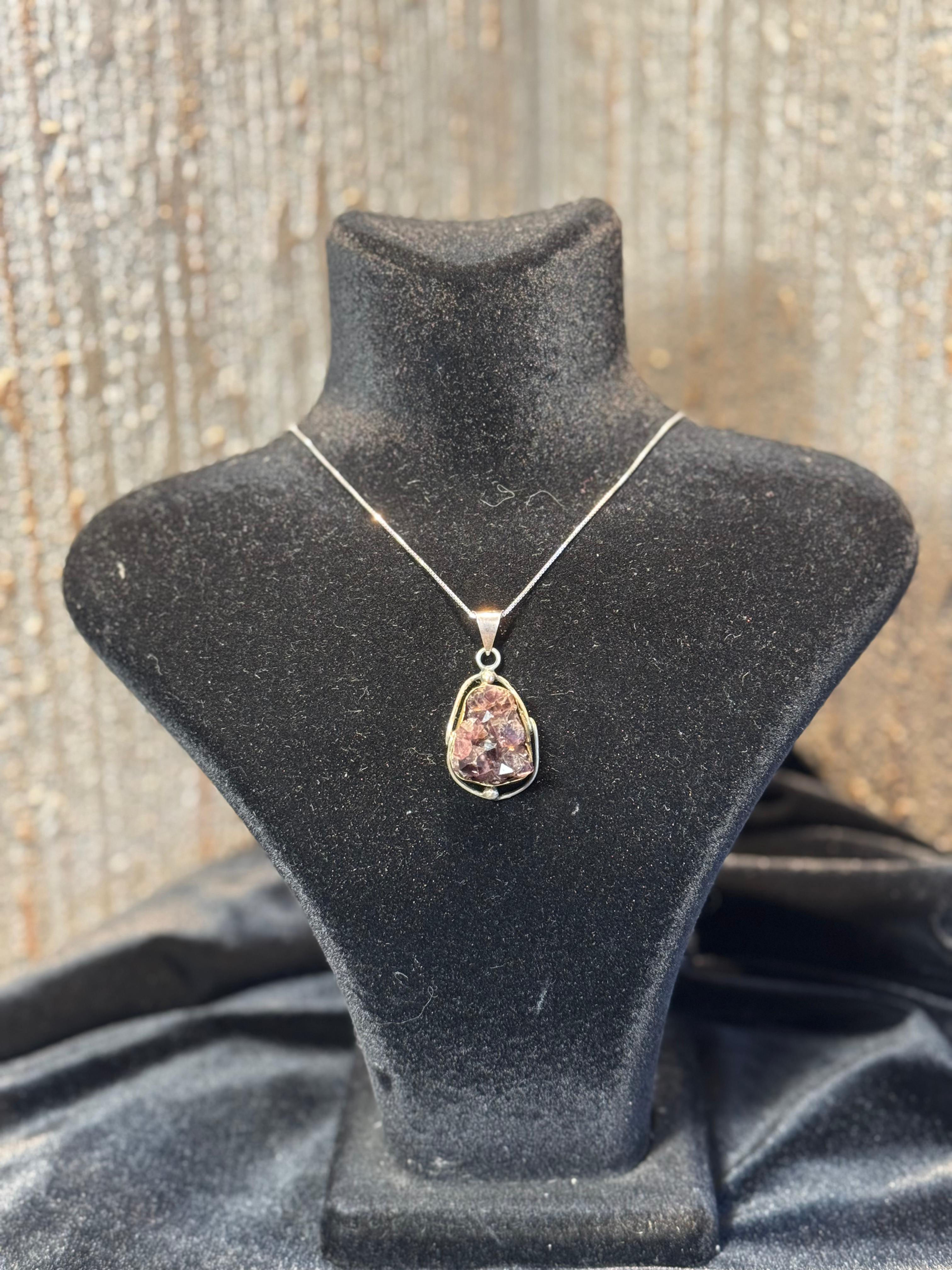 Silver Necklace with Natural Amethyst Stone – Spiritual Balance and Elegance