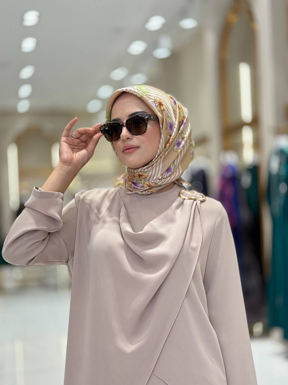 Thumbnail: Two piece modest set with brooch