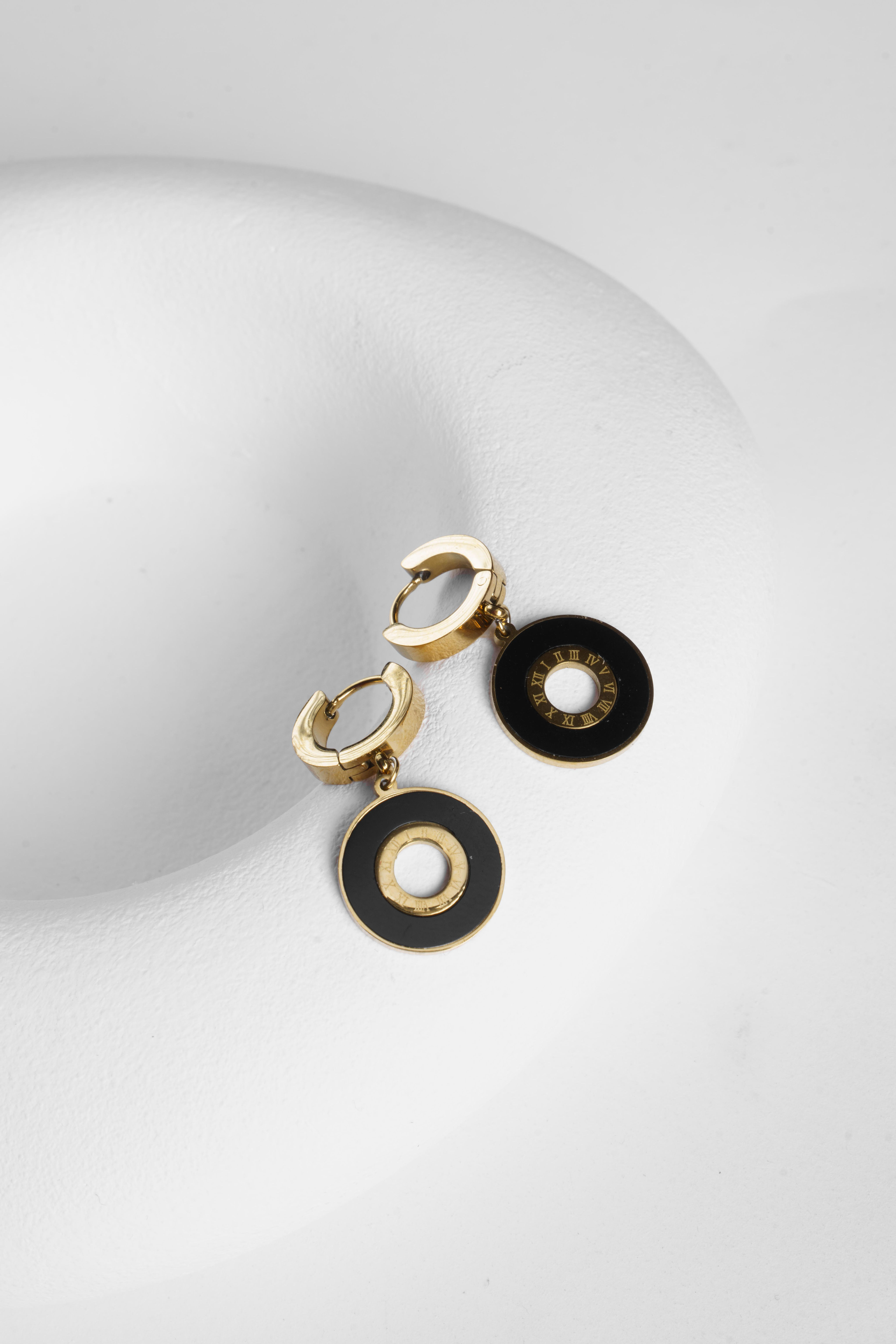 Siyah Beyaz Roma Rakamlı Çelik Küpe