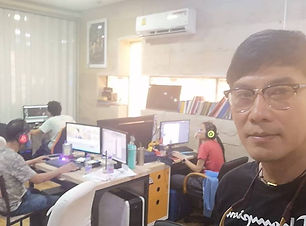 พนักงานบริษัท สวัสดีวิชชั่น ที่พร้อมให้ในการผลิตตั้งแต่ Pre-production จนจบกระบวบการ