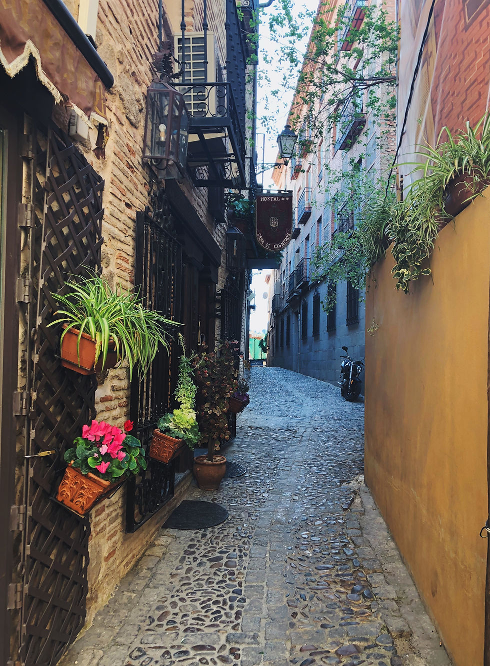alley