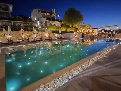 Бюджетен и модерен хотел в Северна Евия 