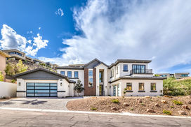 Modern Build-to-Suit by Trust Home Builders