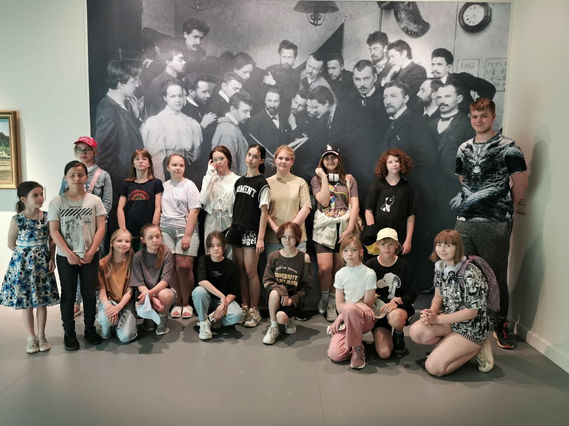 Учники художественной школы Студии Развивайся посещают выставки и пленэры в лучших уголках России