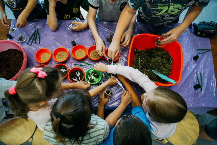 Дети 5-16 лет увлеченно занимаются на инженеерных и научных курсах в Студии Развивайся в Коломне