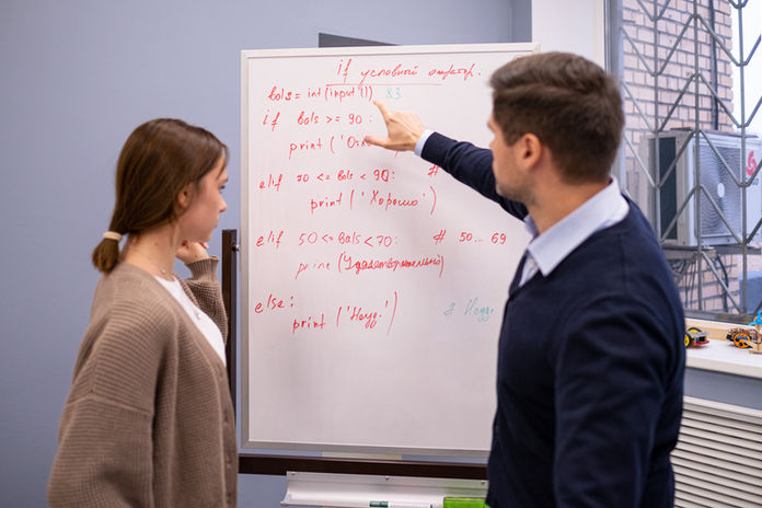 Дети увлеченно занимаются программированием в Студии Развивайся в Коломне и Луховицах