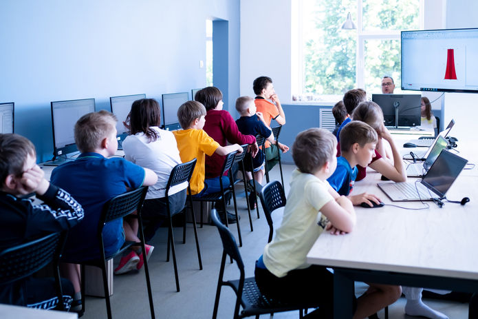 Дети 10-16 лет занимаются проектной производственной деятельностью в Студии Развивайся в Коломне