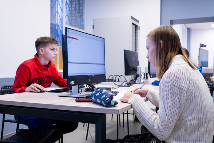 Дети увлеченно занимаются программированием в Студии Развивайся в Коломне и Луховицах