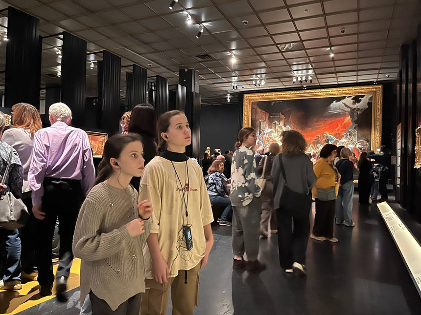 Учники художественной школы Студии Развивайся посещают выставки и пленэры в лучших уголках России