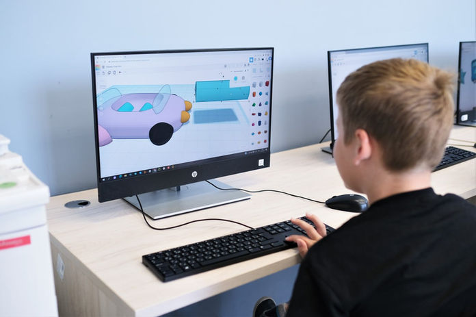 Дети 5-16 лет увлеченно занимаются на инженеерных и научных курсах в Студии Развивайся в Коломне