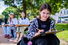 Учники художественной школы Студии Развивайся посещают выставки и пленэры в лучших уголках России