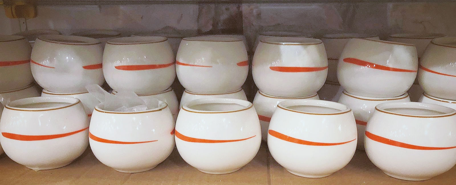 Bc 09 (Vaso branco de cerâmica esmaltada)