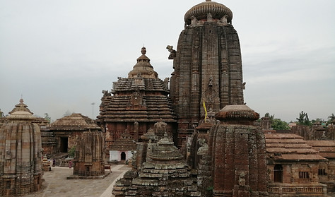 brown concrete temple during daytime_edi