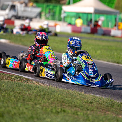 Axel Storms Through the Field at Franciacorta