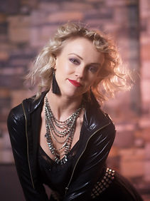 Елена Пестова - солистка