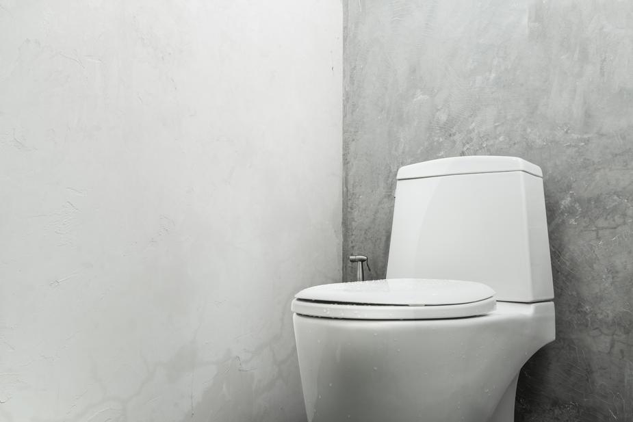 Fuite de WC dans le Var et le 06 : repérer une chasse d'eau qui fuit en continu sans casser