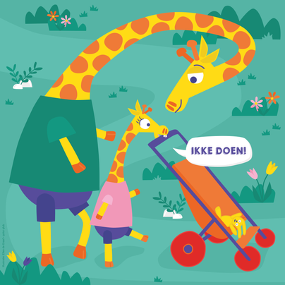 Girafkindje wilt graag de buggy zelf duwen. Ouder kijkt liefkozend toe.