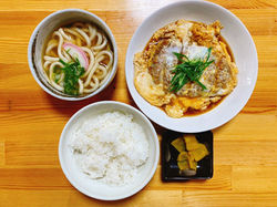 （B）カツとじ+ご飯+小うどん