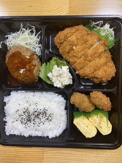 超デラックス肉厚トンカツ弁当